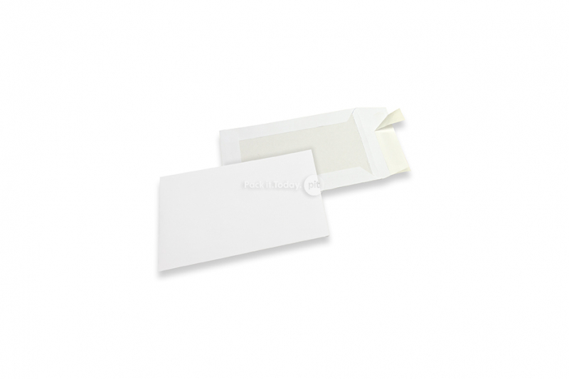 Papprückwandtaschen - 162 x 229 mm, 120 Gramm weiße Kraft-Vorderseite, 450 Gramm weiße Duplex-Rückseite, Haftklebeverschluß 